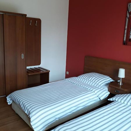 Bed & Breakfast Green Roof Rybarzowice  Esterno foto