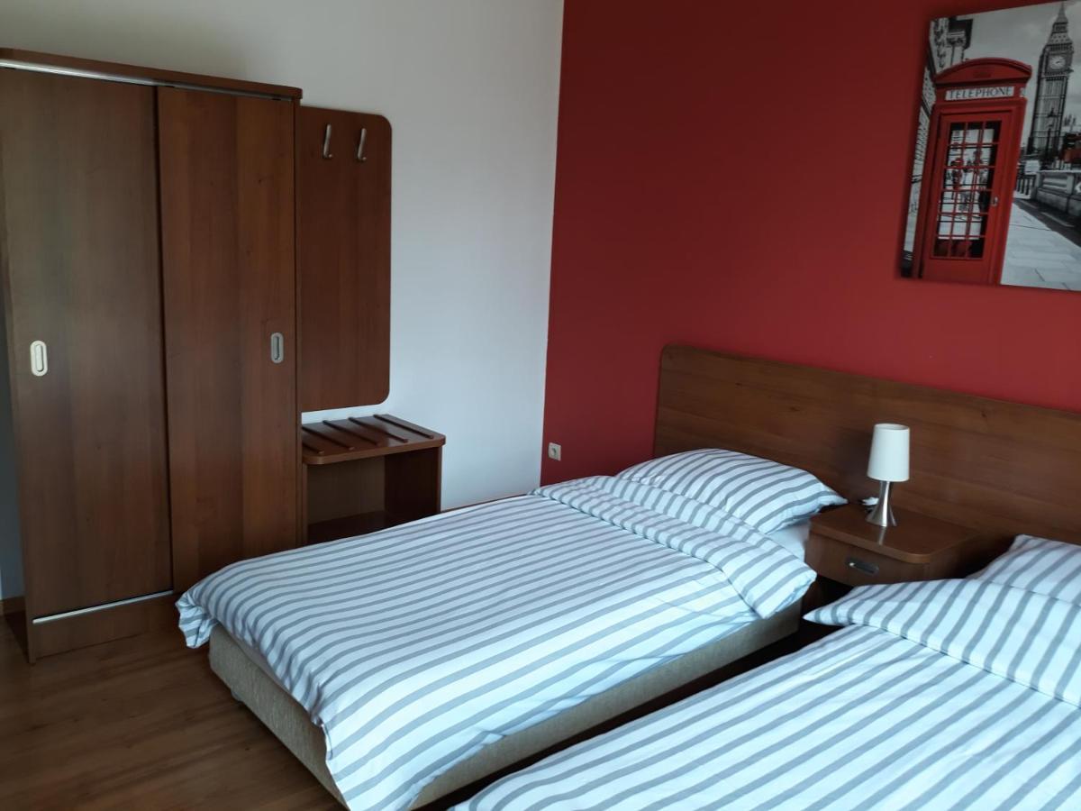 Bed & Breakfast Green Roof Rybarzowice  Esterno foto